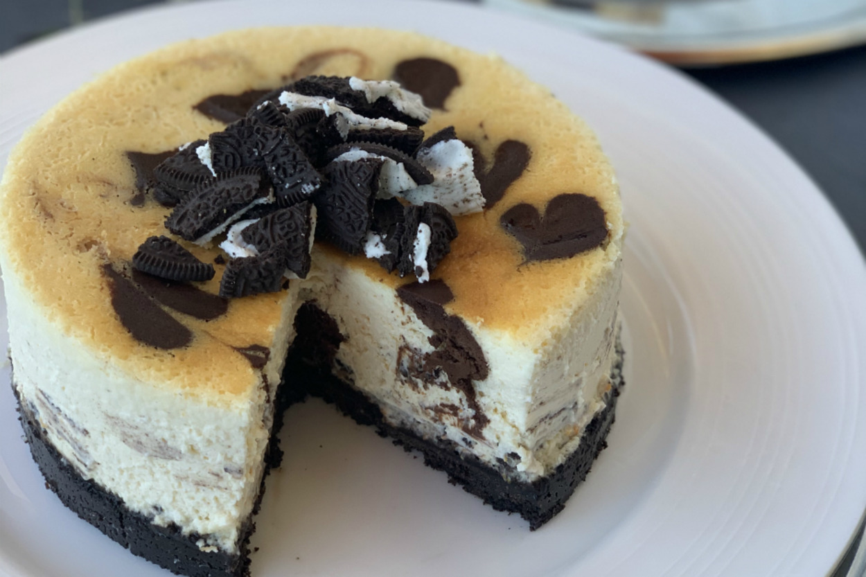 Peynir Katmanı Büyüler: Kakaolu Bisküvili Cheesecake