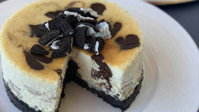 Peynir Katmanı Büyüler: Kakaolu Bisküvili Cheesecake
