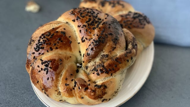 Pastanedekileri Aratmayan: Zeytinli Açma