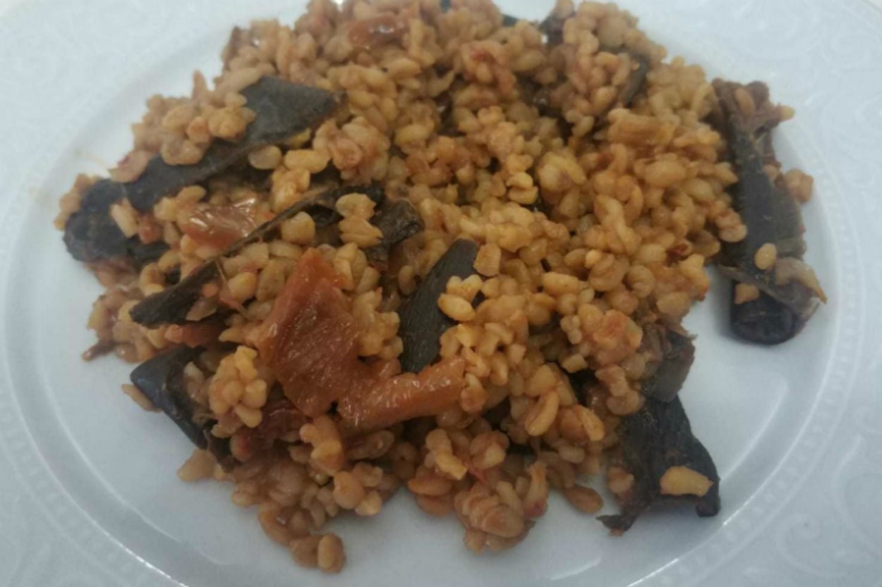 Anne Dokunuşuyla: Kuru Patlıcanlı Bulgur Pilavı