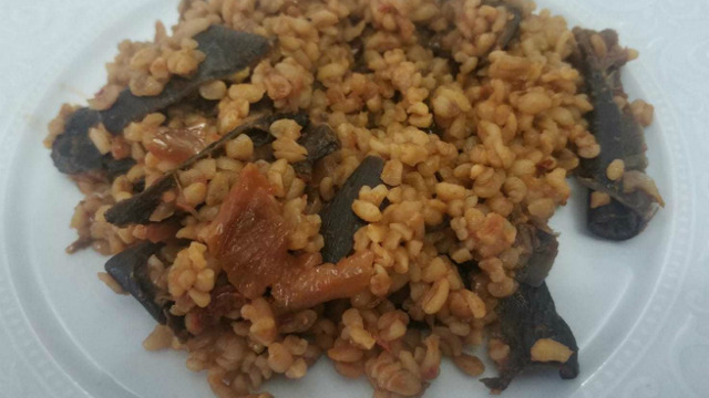 Anne Dokunuşuyla: Kuru Patlıcanlı Bulgur Pilavı