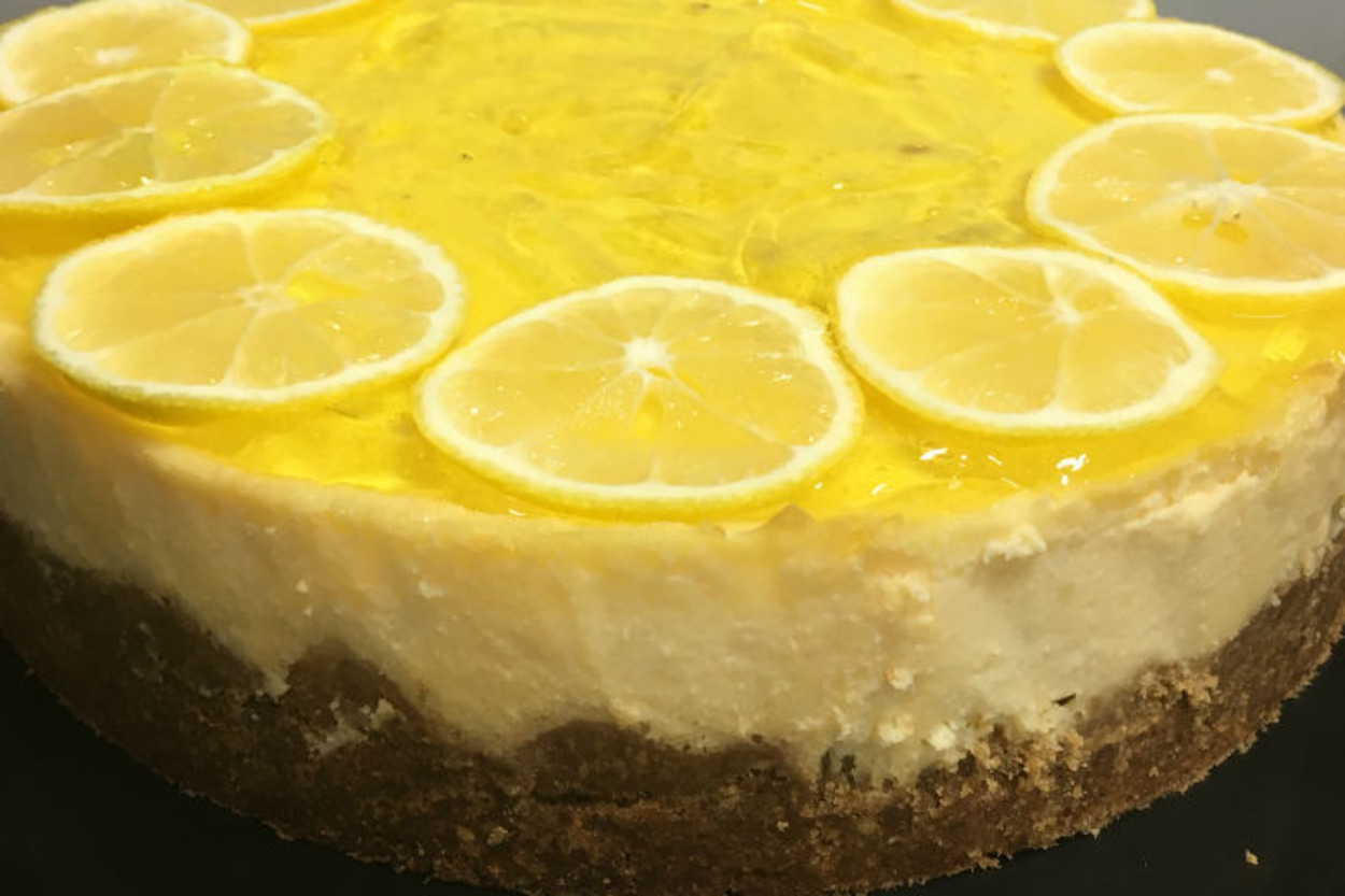 Yaz Aylarının Vazgeçilmezi: Limonlu Mis Cheesecake