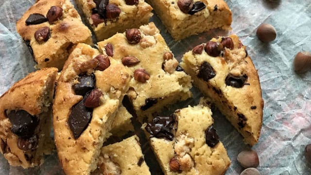 Muz Kokulu: Fındık Ezmeli Blondie