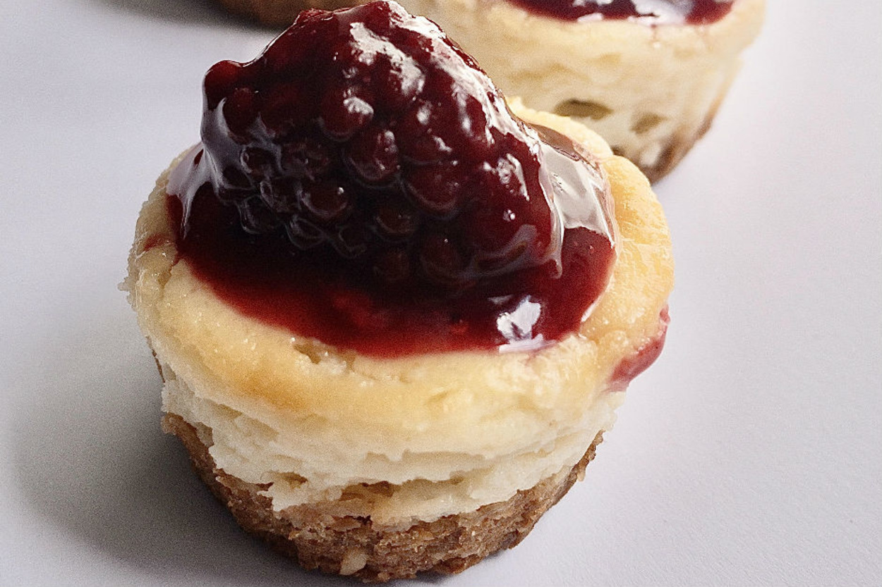 Rafine Şeker İçermeyen: Fit Çilekli Cheesecake