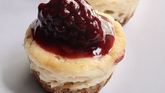 Rafine Şeker İçermeyen: Fit Çilekli Cheesecake
