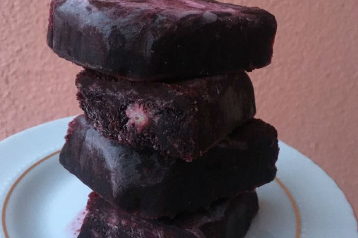 Mis Gibi Kokusuyla: Karadutlu Vegan Dondurma