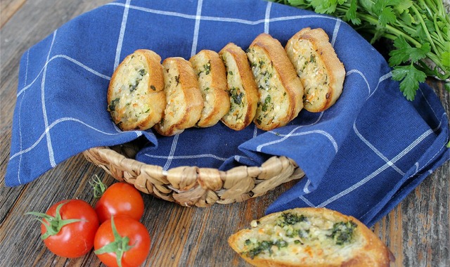 Gerçek Tarif: İtalyan Usulü Sarımsaklı Ekmek