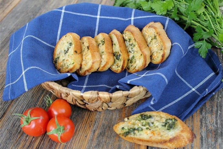 İtalyan Usulü Sarımsaklı Ekmek Tarifi