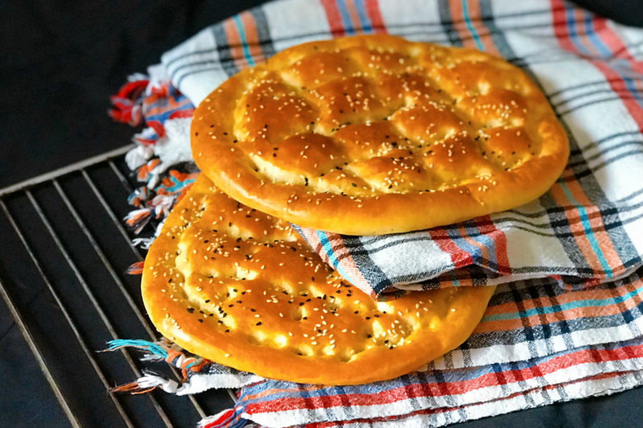 Uğruna Kuyruklara Girilen: Pratik Ramazan Pidesi