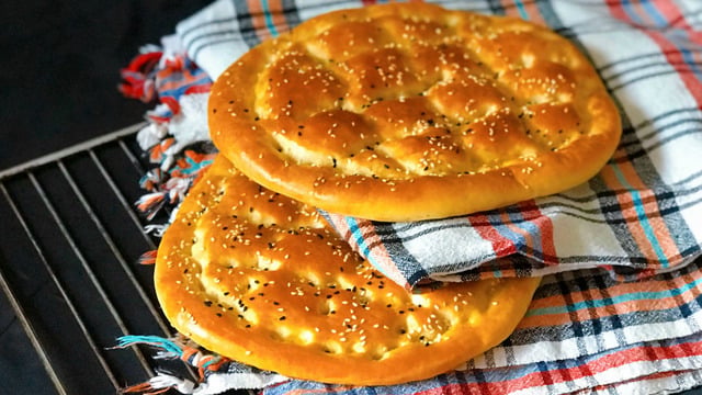 Uğruna Kuyruklara Girilen: Pratik Ramazan Pidesi