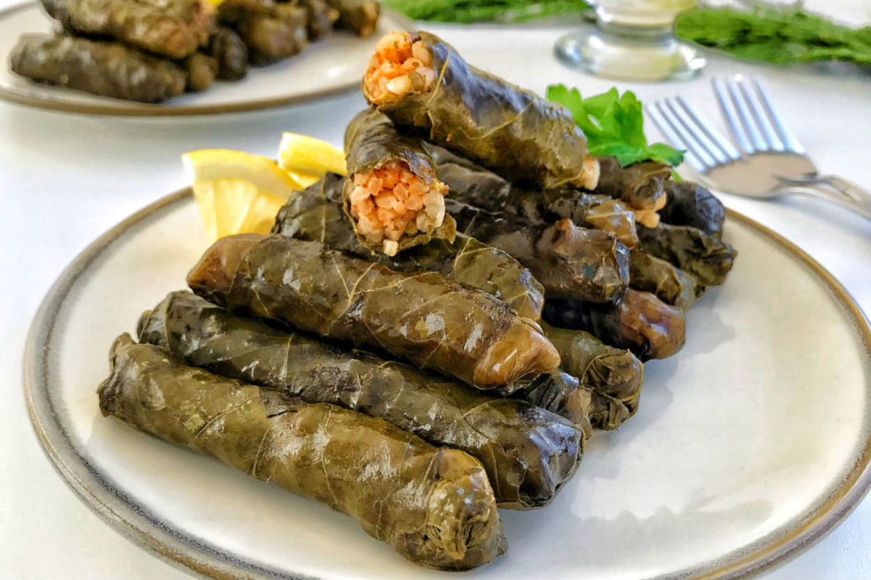 Türk Mutfağının Vazgeçilmezi: Zeytinyağlı Yaprak Sarma
