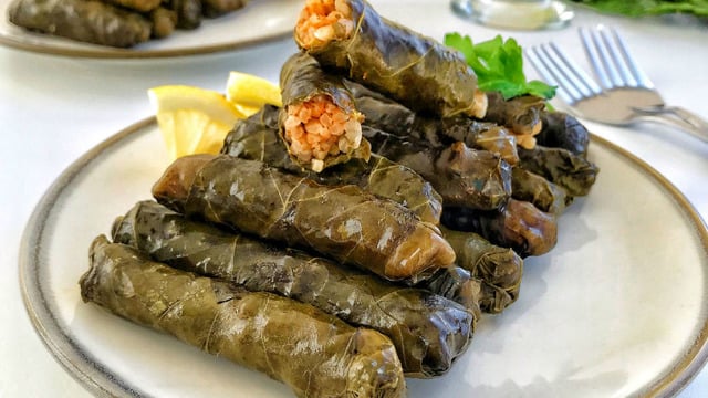 Türk Mutfağının Vazgeçilmezi: Zeytinyağlı Yaprak Sarma