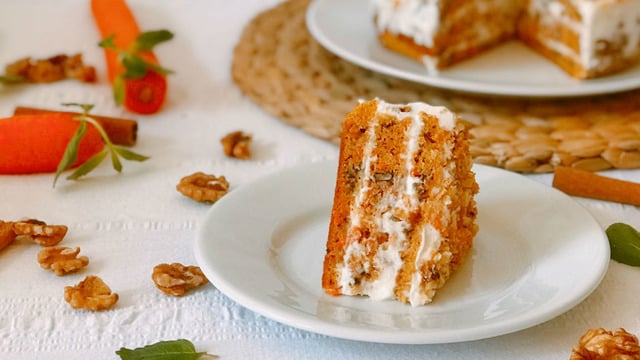 Arası Lezzet Dolu: Kremalı Havuçlu Tarçınlı Kek