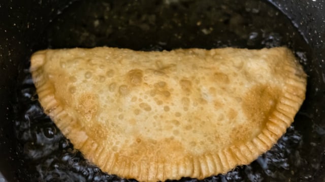 Yağ Çekmesin, Çıtır Çıtır Olsun: Çiğ Börek Yapan Herkesin Bilmesi Gereken Püf Noktaları