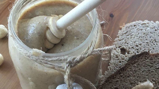 Kahvaltıda Servis Edilecek: Şekersiz Fındık Ezmesi