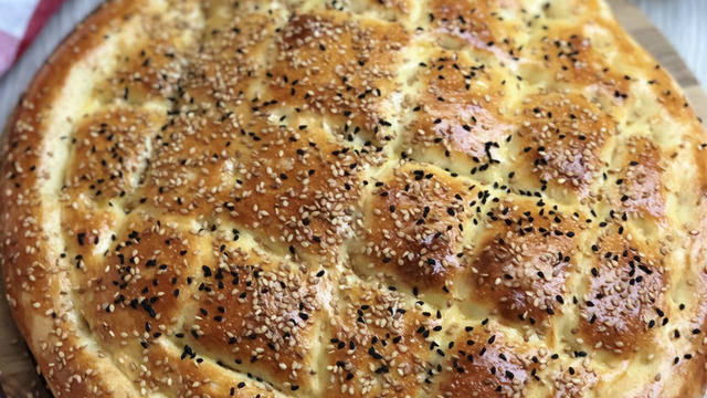 Fırından Yeni Çıktı: Evde Ramazan Pidesi