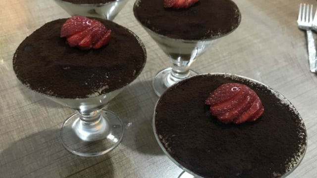 Pratik Yöntemiyle: Kupta Labnesiz Tiramisu