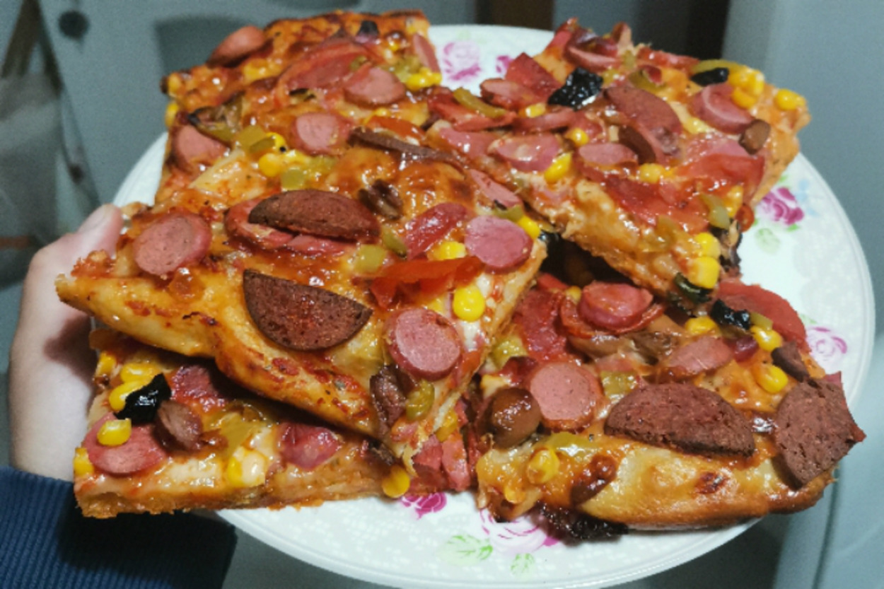 Lezzeti Bol: Bol Malzemeli Ev Pizzası