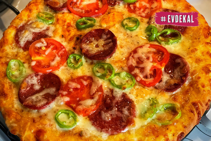 Ev Yapımı Bol Malzemeli Pizza Tarifi