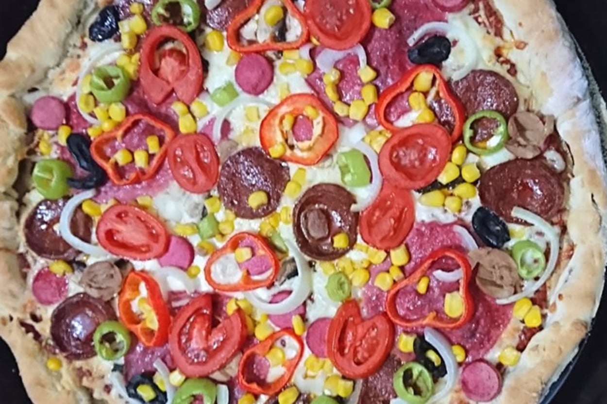 Bol Malzemeli: Büyük Boy Pizza