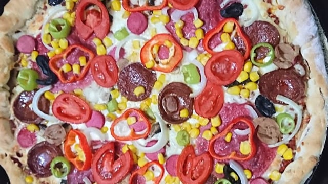 Bol Malzemeli: Büyük Boy Pizza