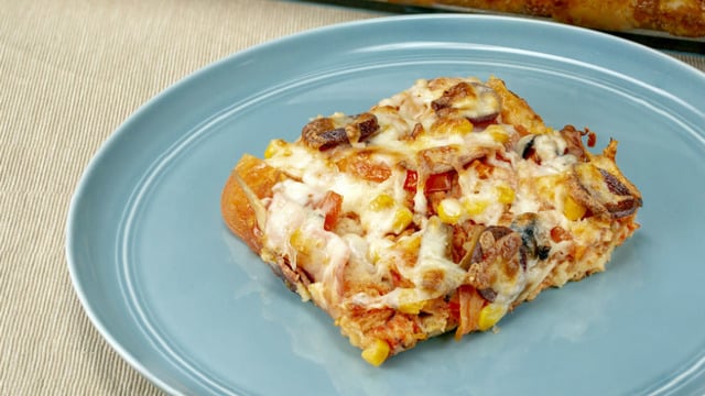 Hem Doyurucu Hem Pratik: Bayat Ekmek Pizzası