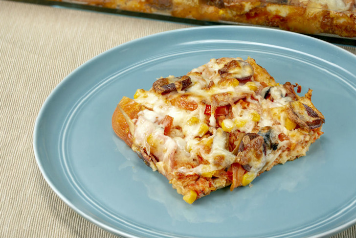 Bayat Ekmek Pizzası Tarifi