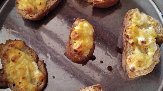 Kalanlar Değerlensin: Bayat Ekmekten Yumurtalı Ekmek