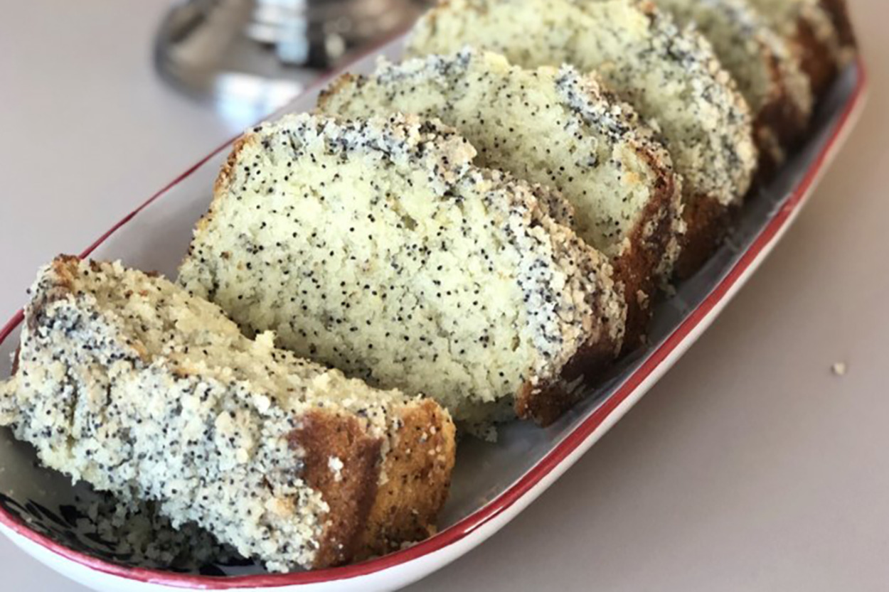 Çayın Yanına: Limon ve Haşhaşlı Kek