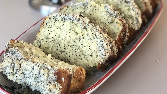Çayın Yanına: Limon ve Haşhaşlı Kek