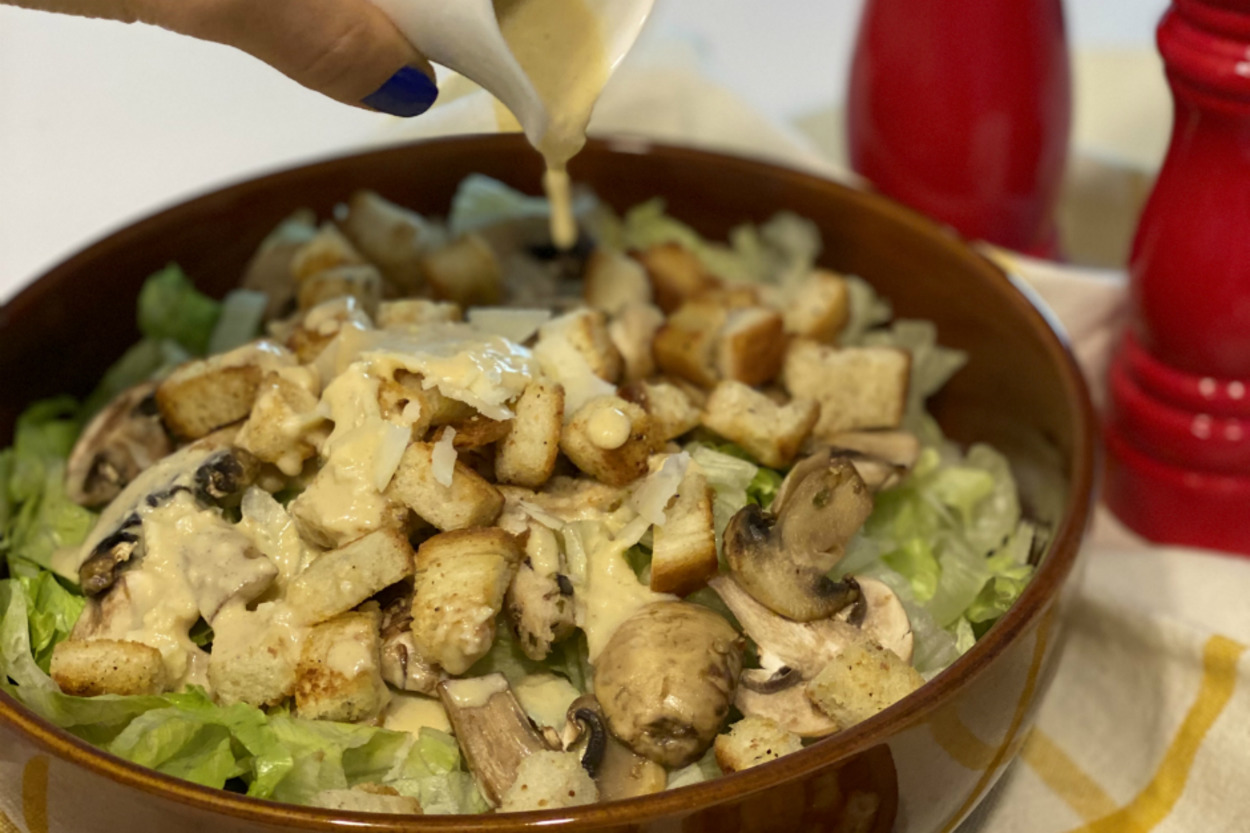 Hızlıca Hazırlanır: Kolay Sezar Salatası