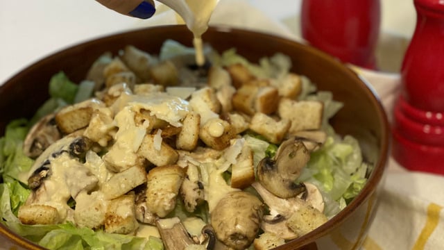 Hızlıca Hazırlanır: Kolay Sezar Salatası