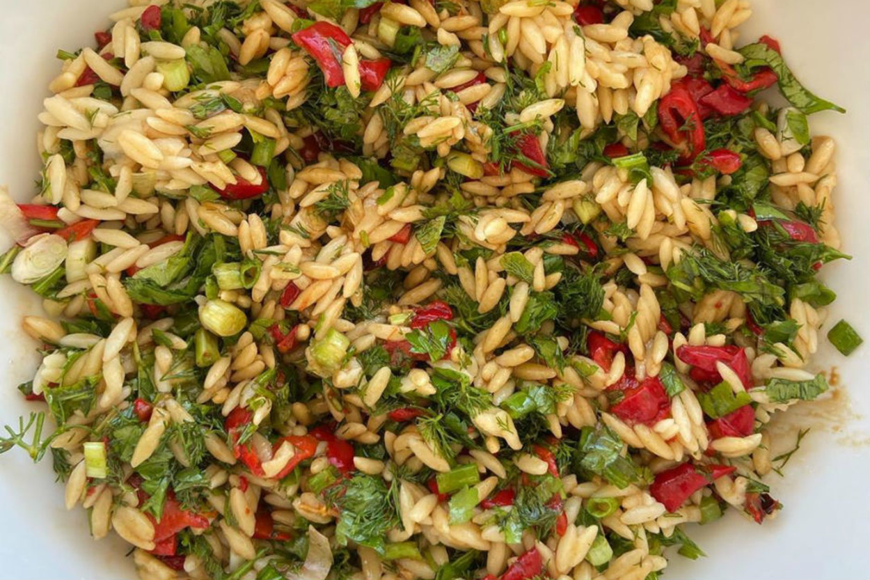 Doyurmak Onun İşi: Arpa Şehriyeli Salata