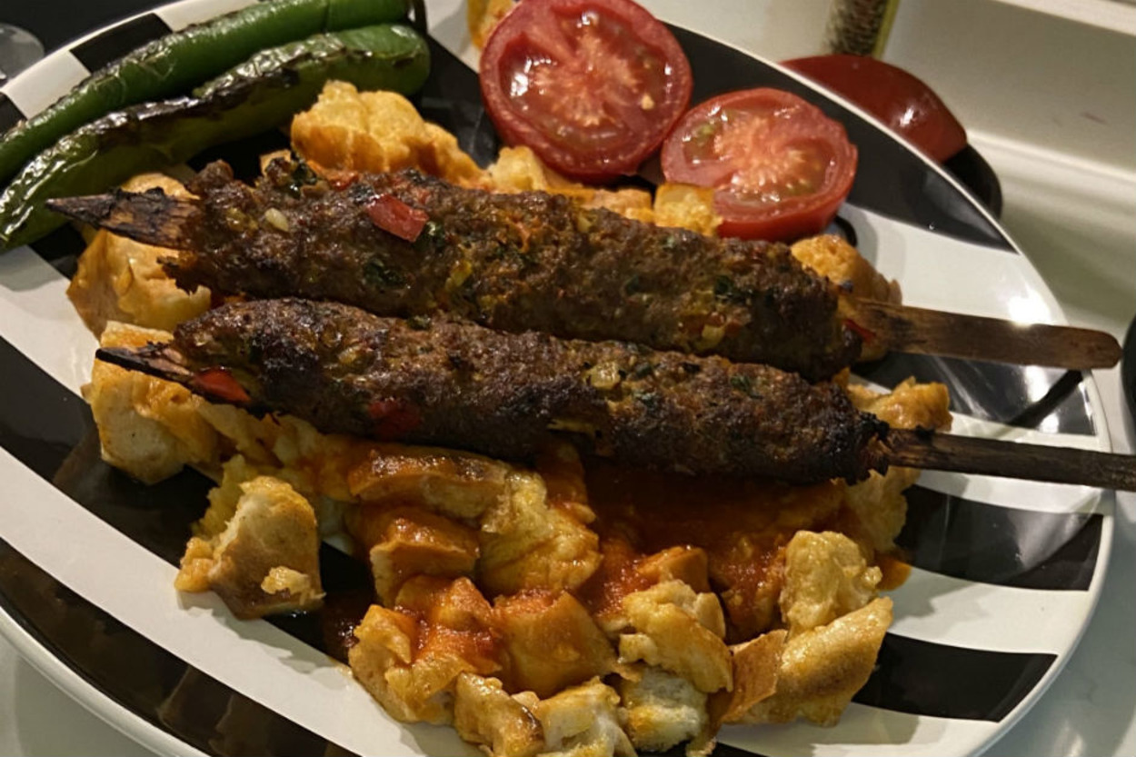 Kurun Sofrayı: Ev Usulü Adana Kebap