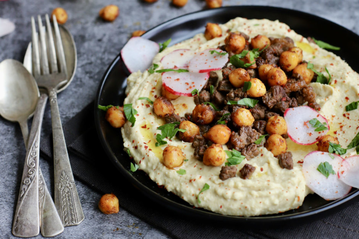 Ana Yemek Gücünde: Etli Humus
