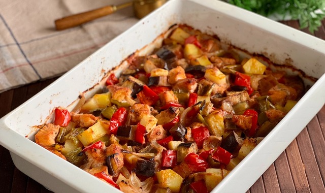 Ziyafet Menülerine: Tavuklu Tepsi Kebabı