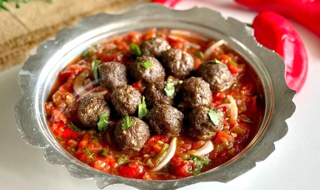 Buram Buram Köz Kokusu: Altı Ezmeli Kebap