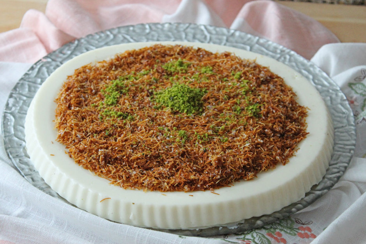 Sanki Pasta: Tart Kalıbında Kadayıflı Muhallebi
