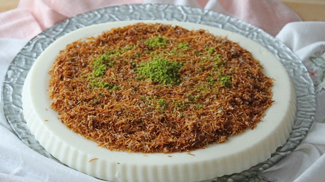 Sanki Pasta: Tart Kalıbında Kadayıflı Muhallebi