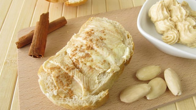 Kızarmış Ekmeğin Çok Sevdiği: Ballı, Tarçınlı Tereyağı