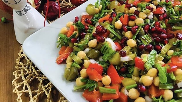 Çok Doyurucu: Ispanaklı Nohut Salatası