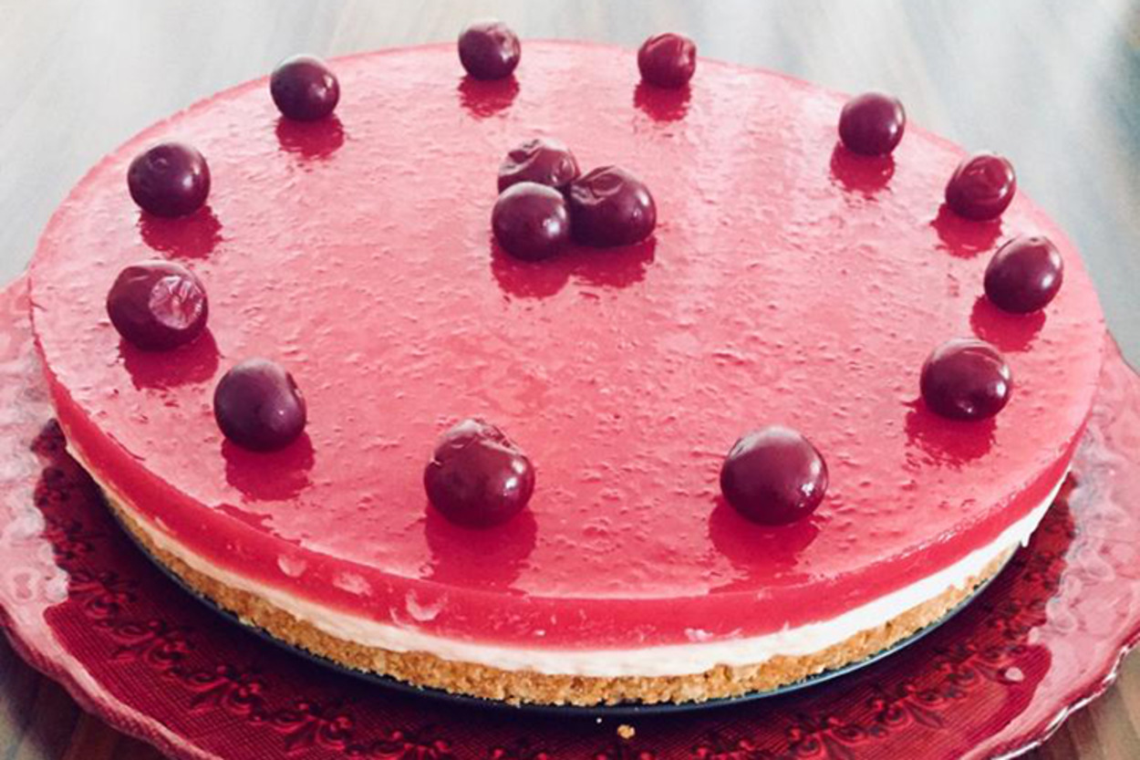 Sofralara Lezzet Katan: Vişneli Kolay Cheescake
