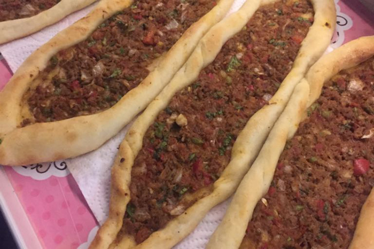 Tadına Doyum Olmaz: Ev Usulü Kıymalı Pide