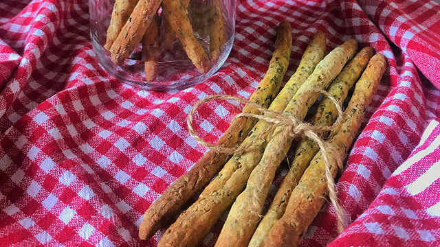 Atıştırmalık Lezzet: Chialı Çörek Otlu Çubuk
