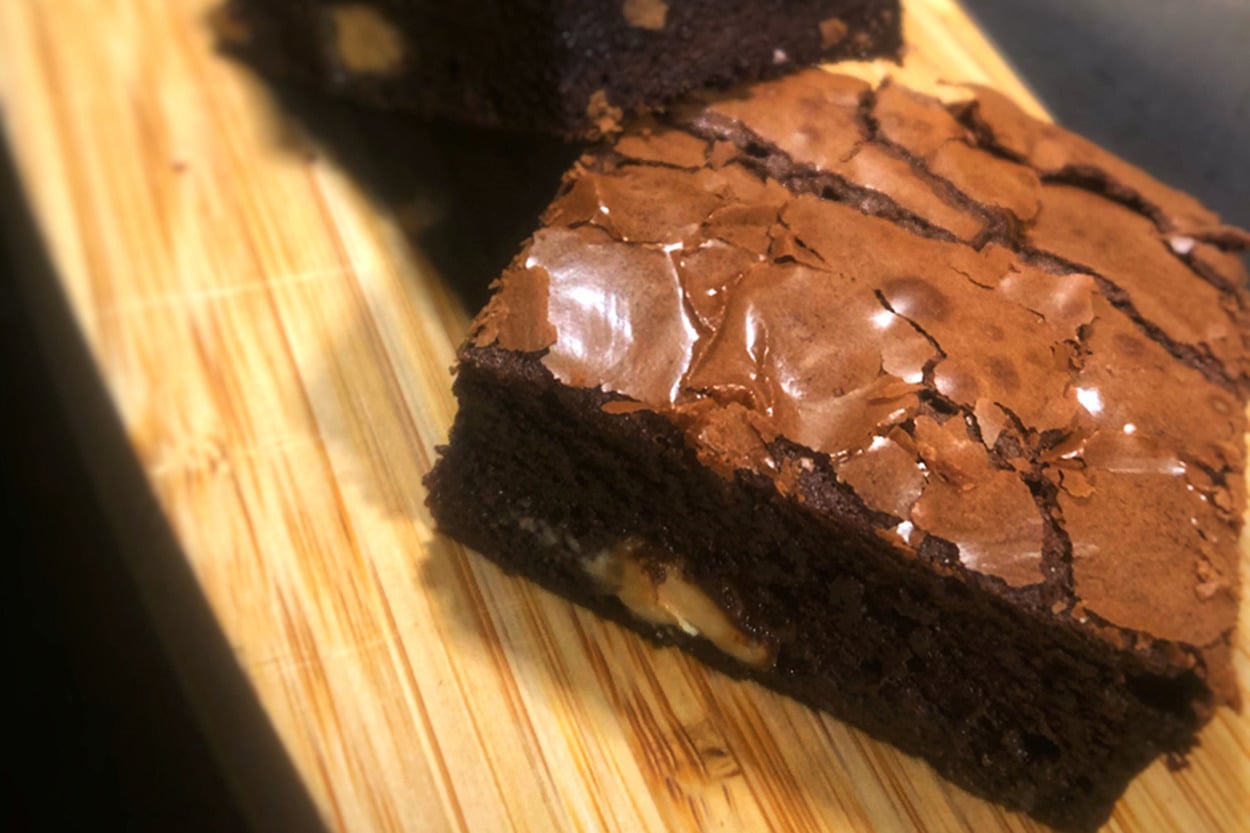 Harika Tadıyla: Beyaz Çikolata Parçalı Brownie