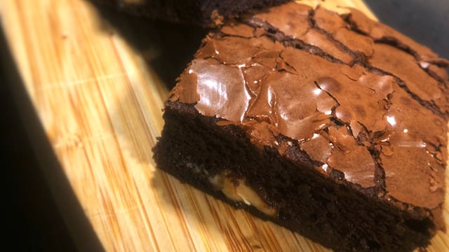 Harika Tadıyla: Beyaz Çikolata Parçalı Brownie