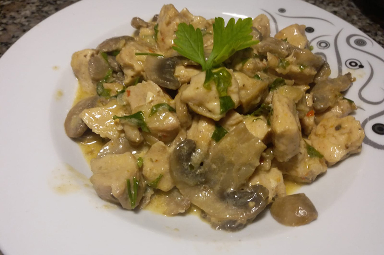 Protein Deposu: Kremalı Mantarlı Tavuk