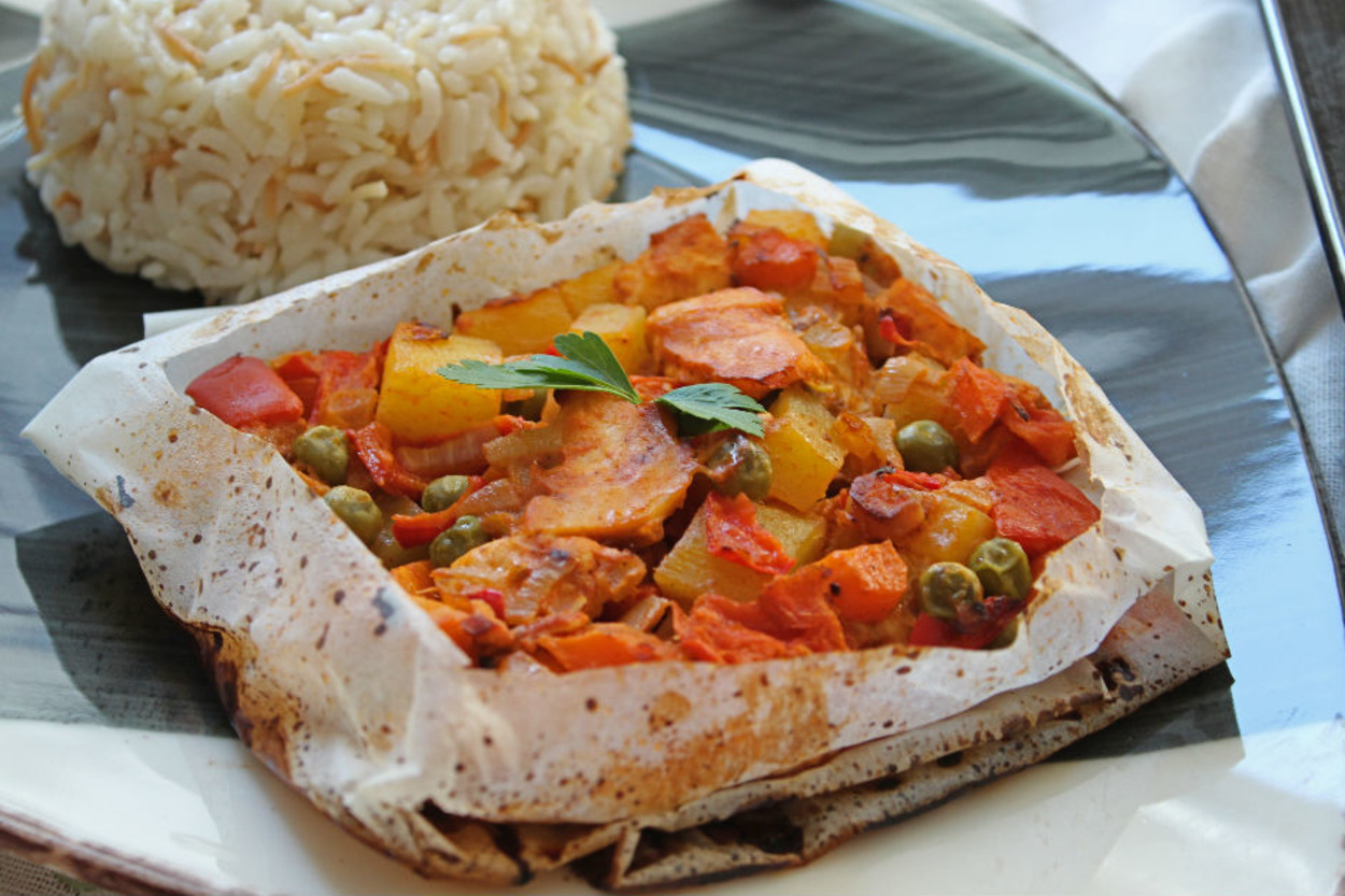 Kendinden Sunumlu: Tavuklu Pratik Kağıt Kebabı