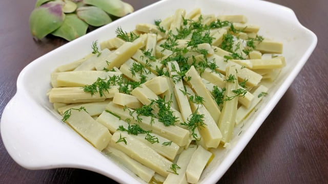 Alternatif Arayanlara: Enginar Sapı Salatası