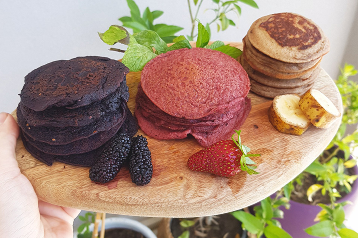 Enfes Tatlar Bir Arada: Karadutlu Çilekli Muzlu Pancake